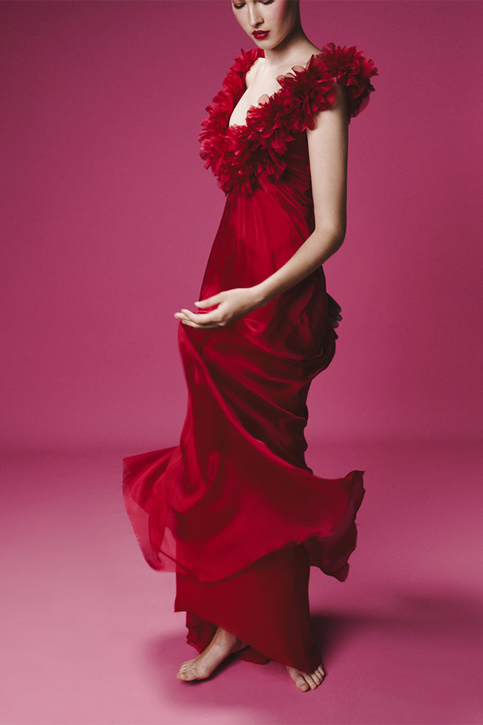 Draped silk chiffon dress with flowers and train – Rasario