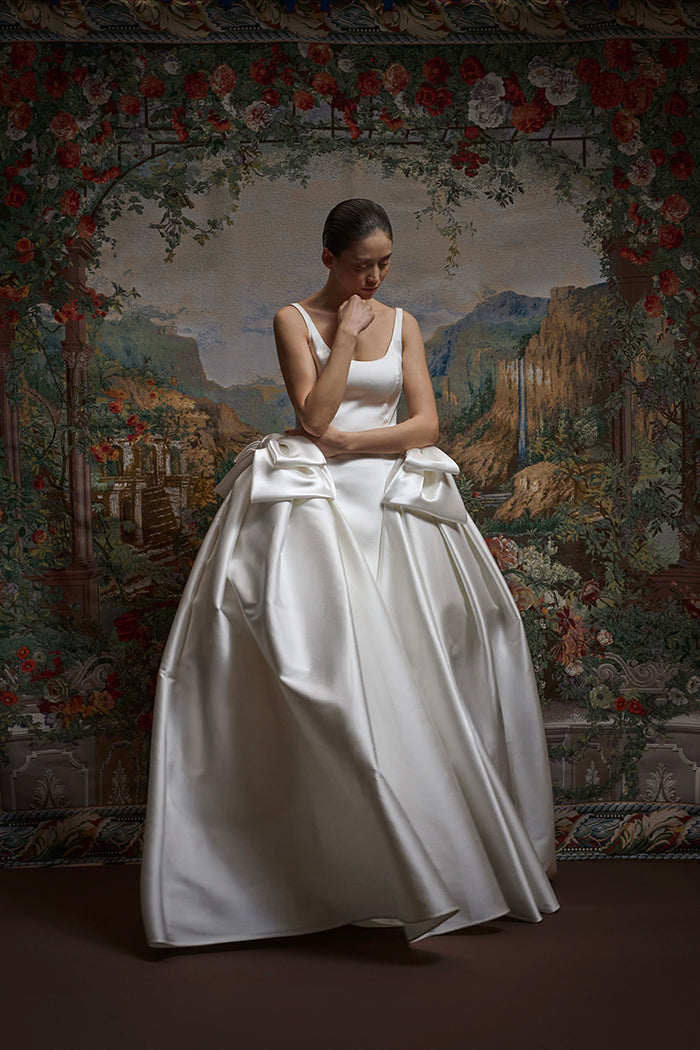 Satin maxi dress with a voluminous skirt and organza bows