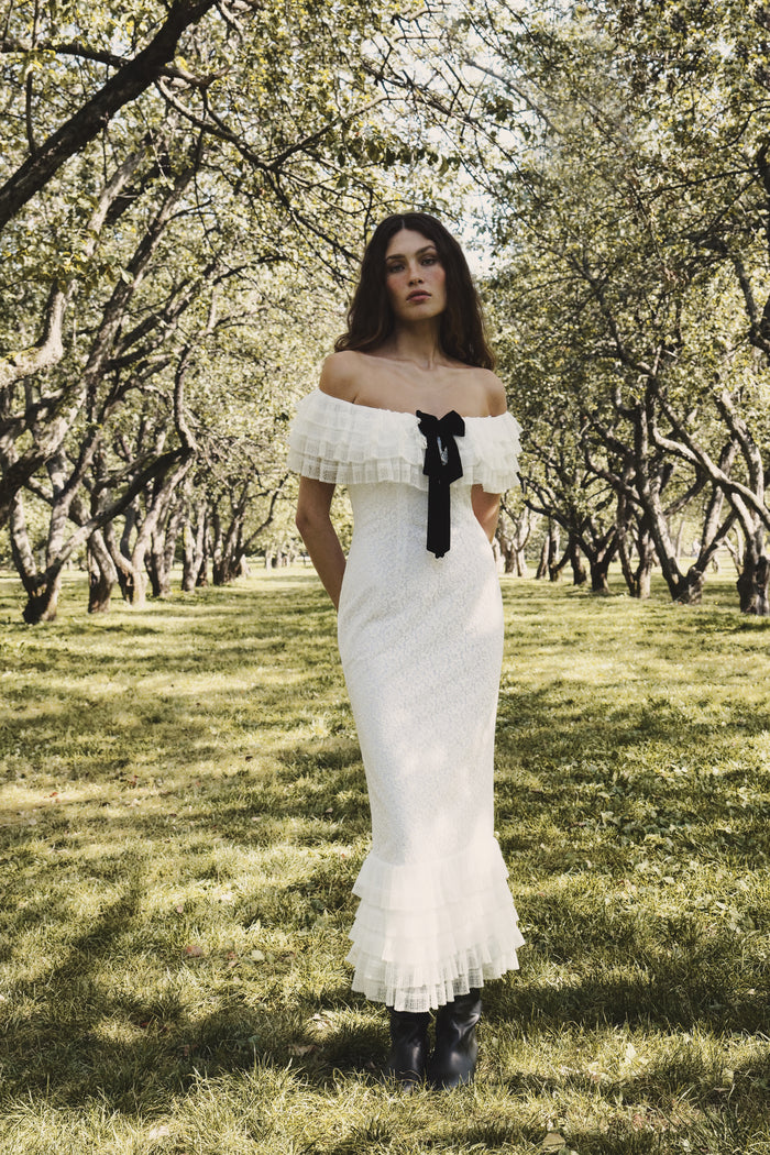 Lace midi dress with a velvet bow