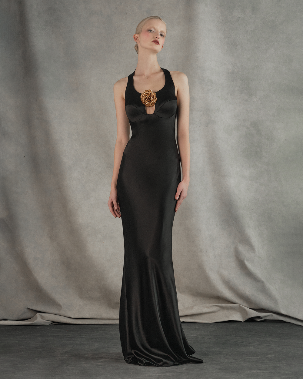 Satin maxi dress with a flower – Rasario