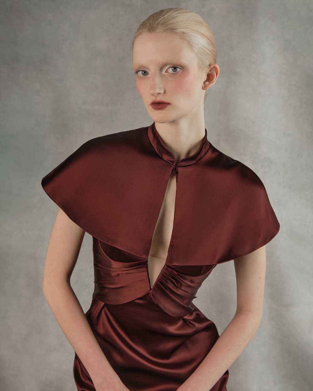 Satin midi dress with a cutout – Rasario