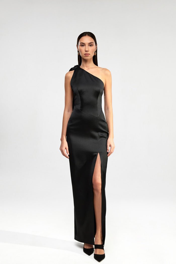Assymetric satin maxi dress with bow and an open back – Rasario