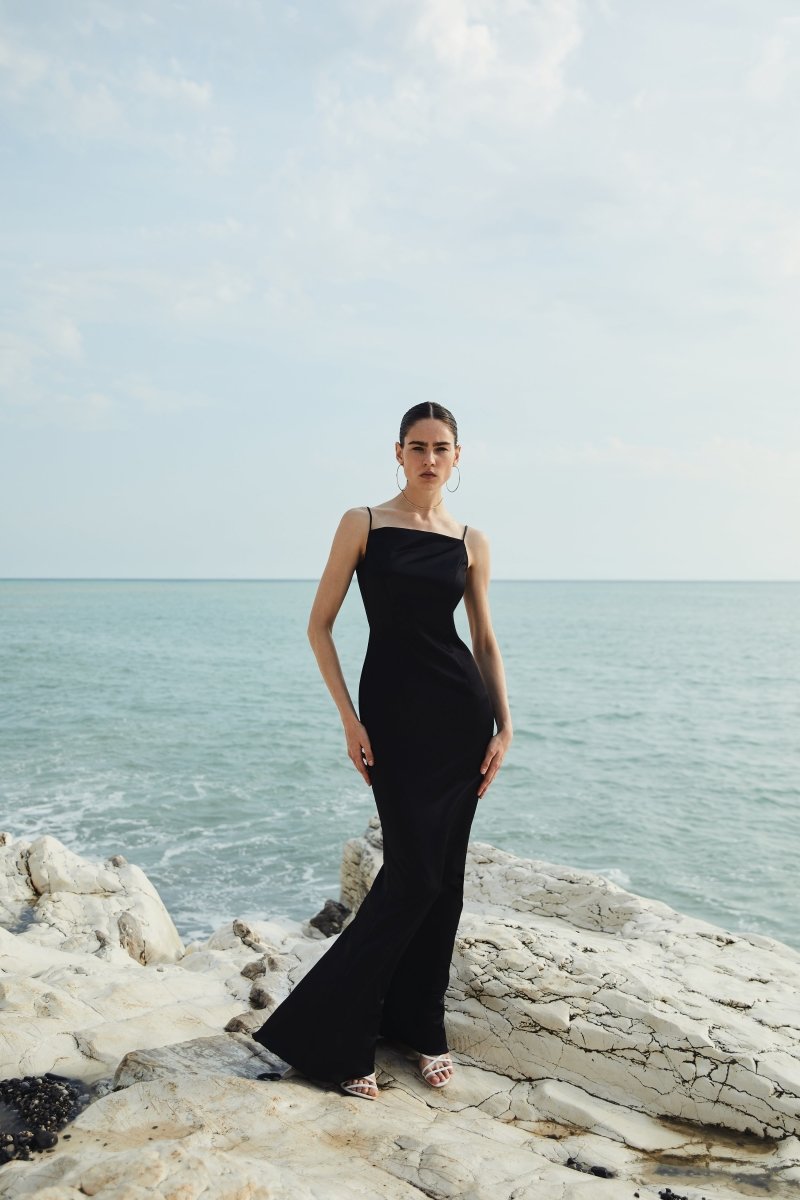 Satin maxi dress with an open back – Rasario