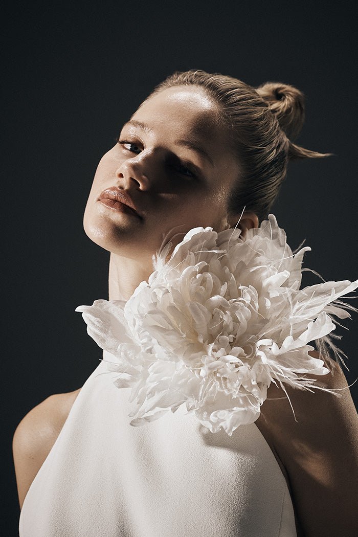 Silk flower brooch with fringes – Rasario