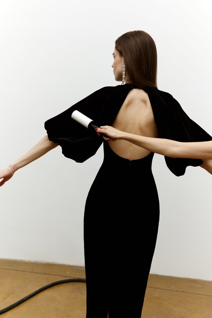 Velvet long midi dress with voluminous sleeves and a cutout – Rasario