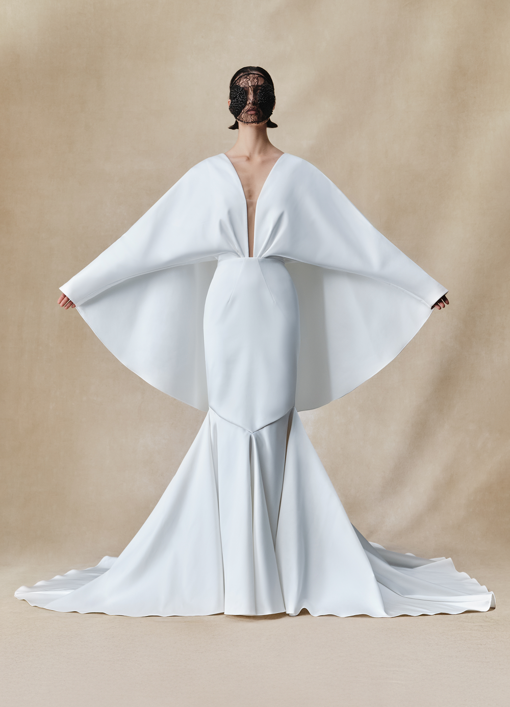 Satin maxi dress with butterfly sleeves and train – Rasario