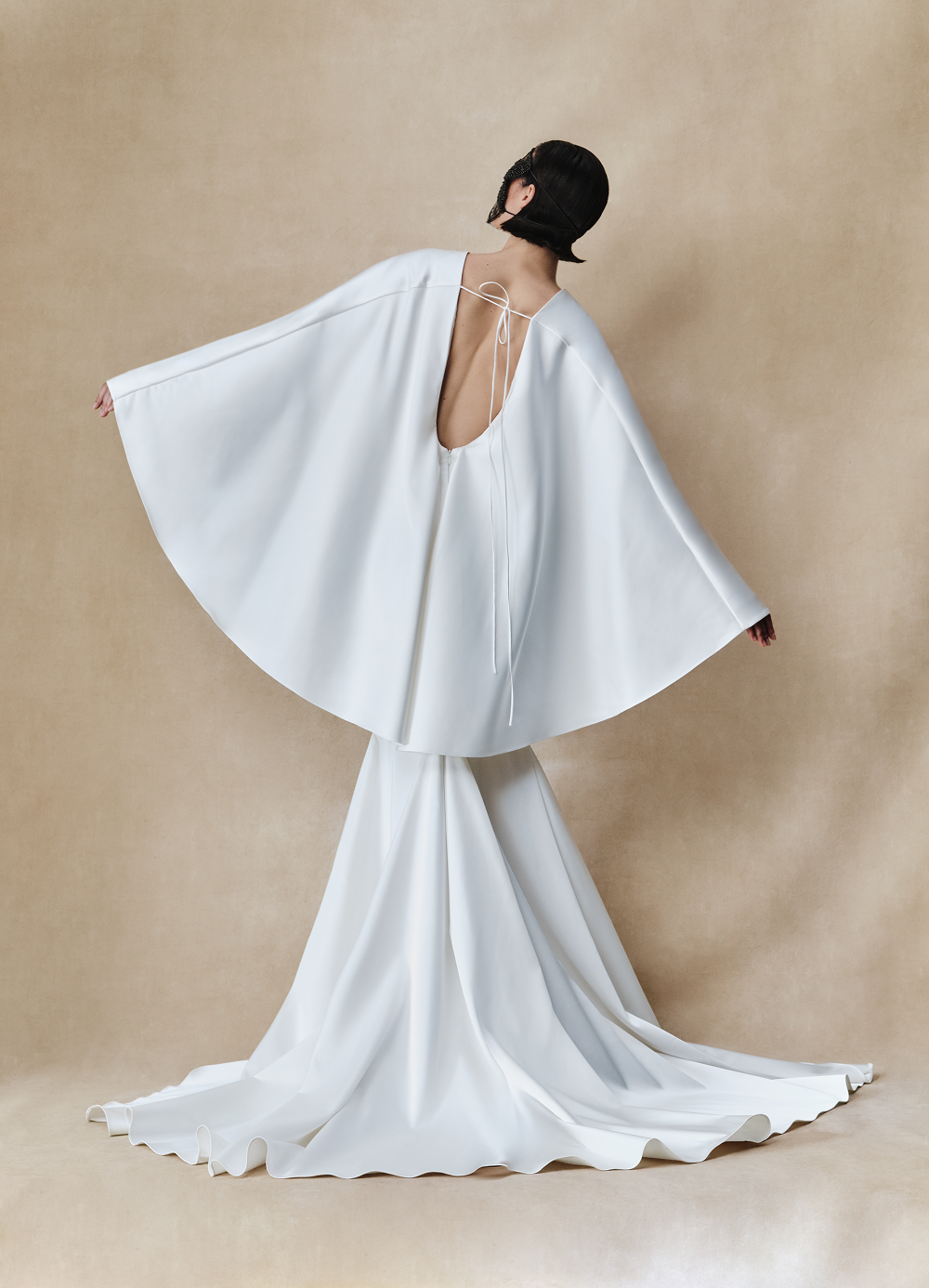 Satin maxi dress with butterfly sleeves and train – Rasario