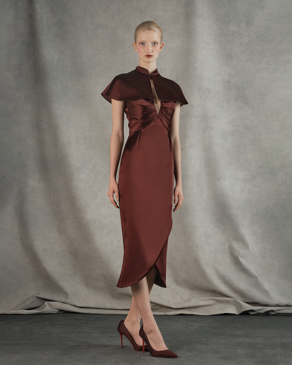 Satin midi dress with a cutout – Rasario