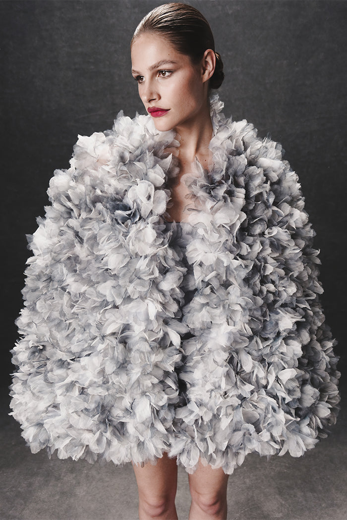 Voluminous cape with floral trim – Rasario
