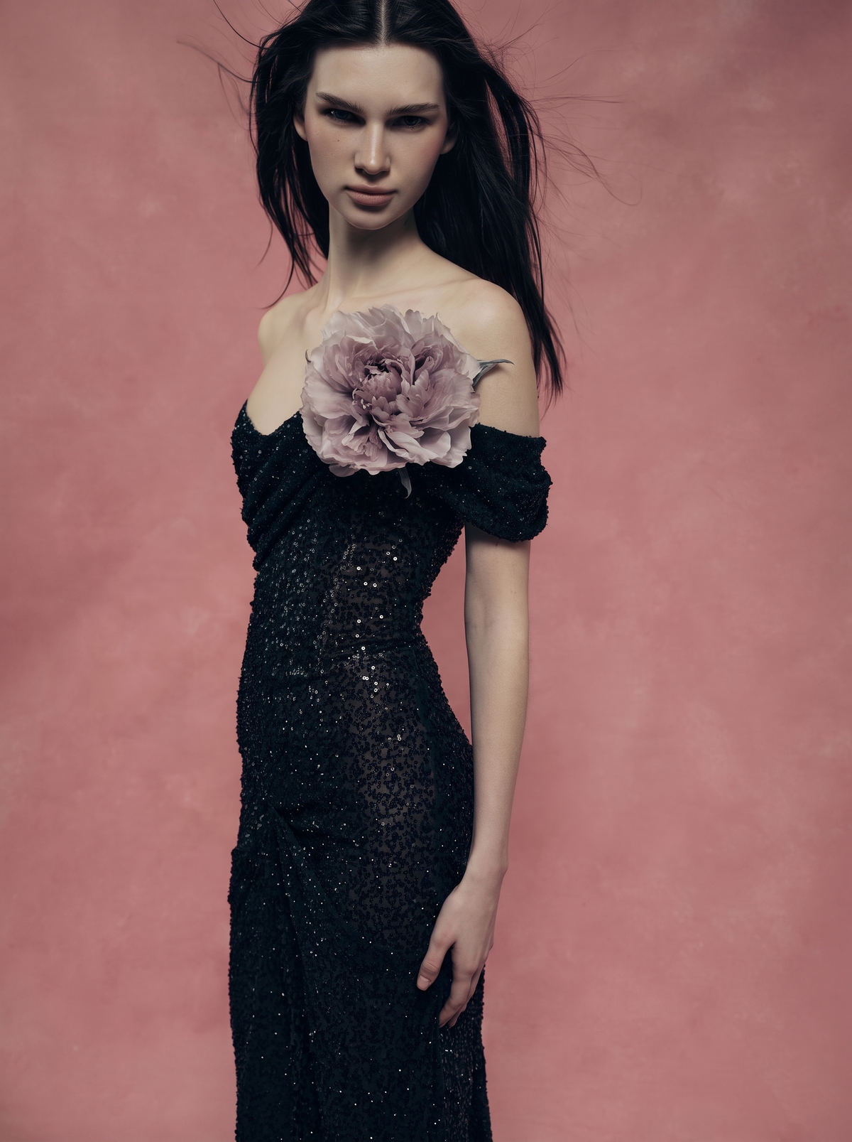 Long embroidered dress with an asymmetrical top and a silk brooch