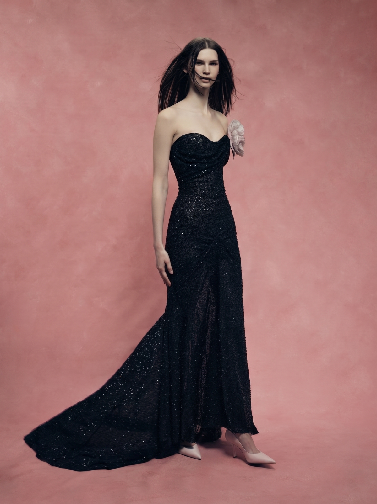 Long embroidered dress with an asymmetrical top and a silk brooch