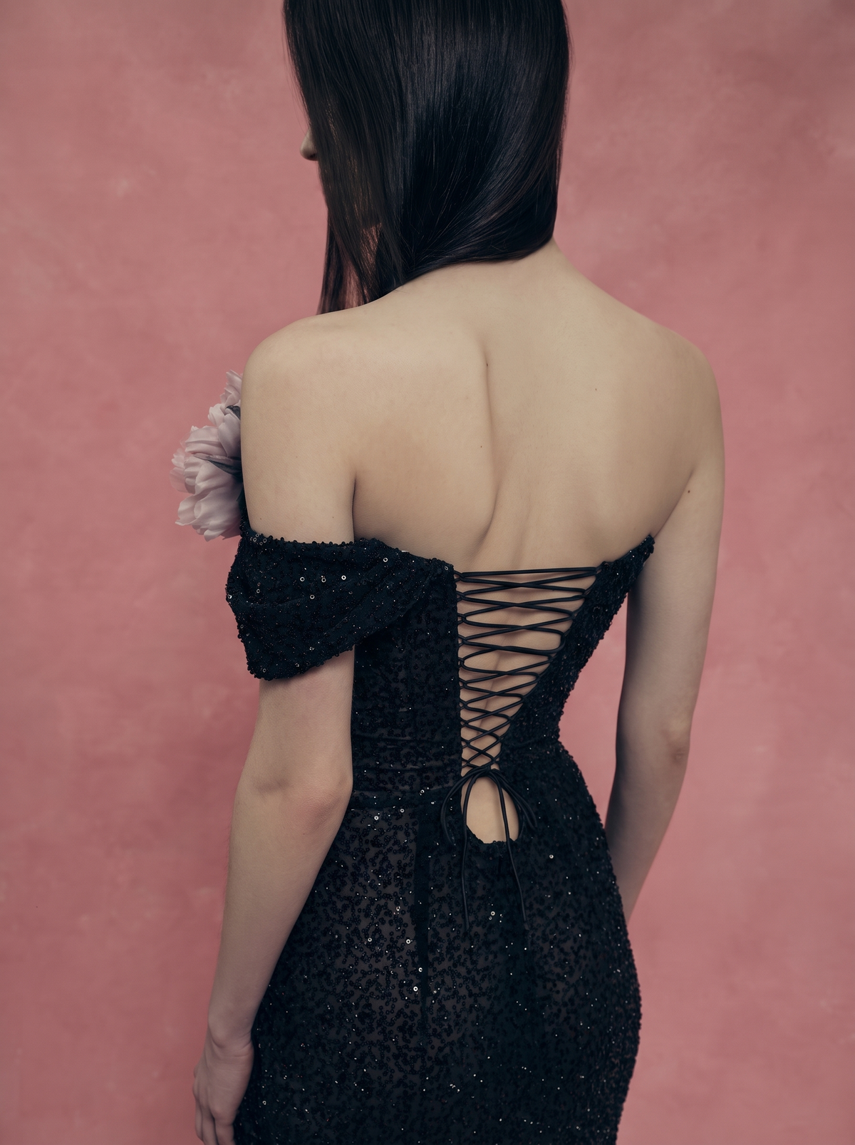 Long embroidered dress with an asymmetrical top and a silk brooch