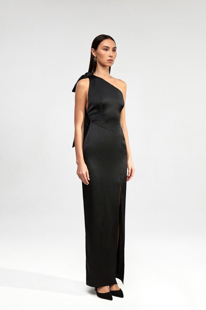 Assymetric satin maxi dress with bow and an open back – Rasario