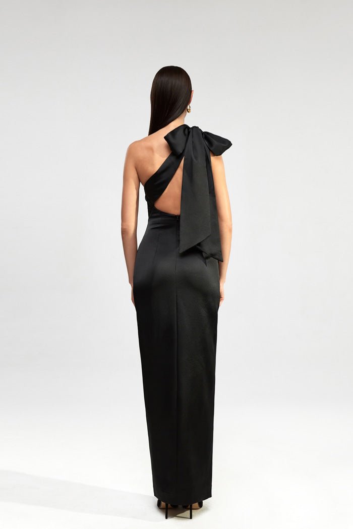 Assymetric Satin Maxi Dress with Bow and An Open Back 42 (FR) / Black Assymetric Satin Maxi Dress with Bow and An Open Back 42 (FR) / Black