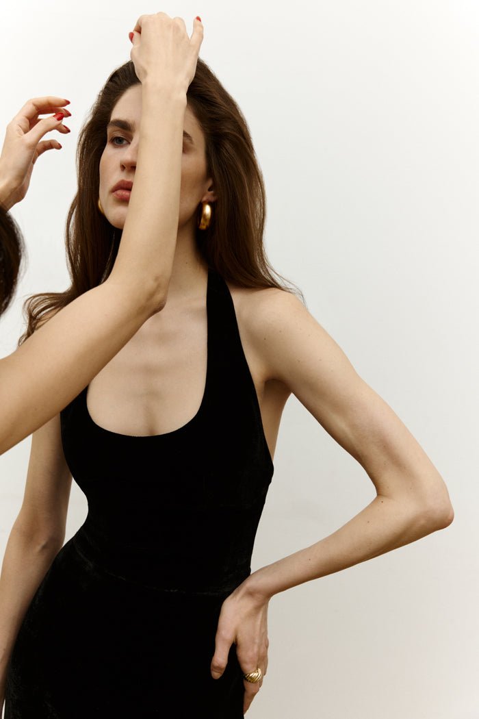 Velvet maxi dress with a side slit black 3M010 – RASARIO